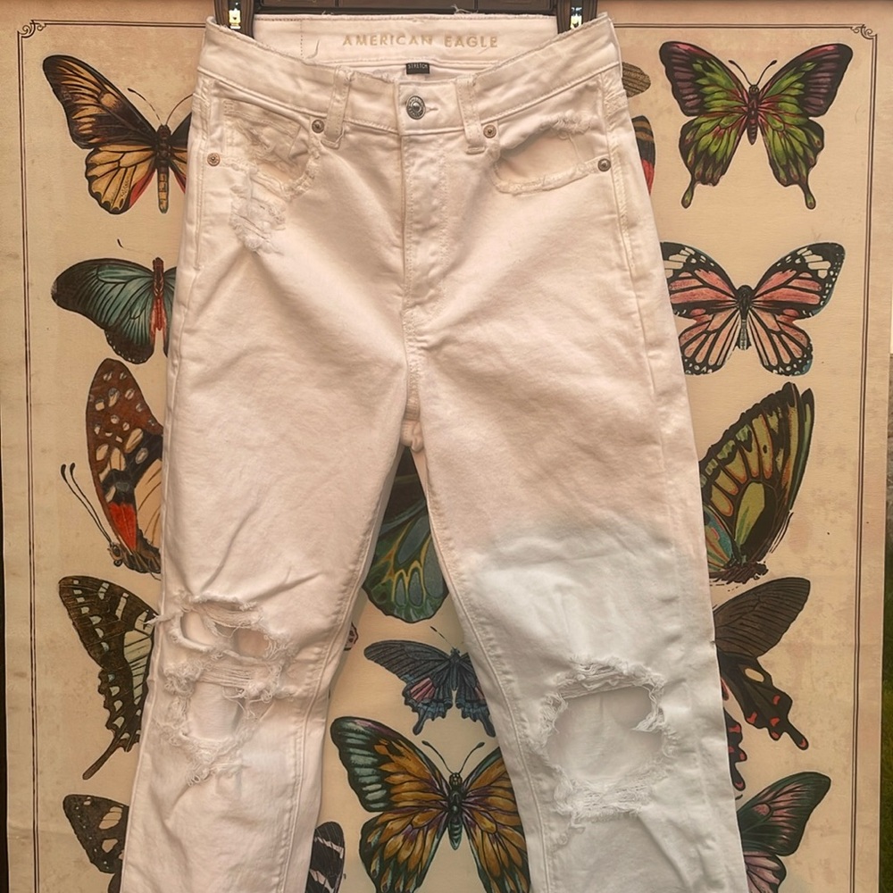 AMERICAN EAGLE size 2 white Mom Straight Jeans